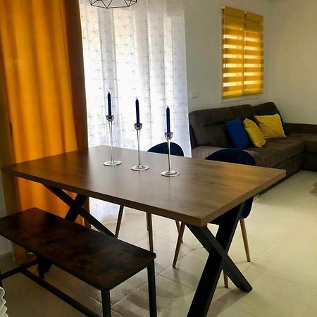 Villa Life . Precioso Bajo Frente Piscina Сусина Екстериор снимка